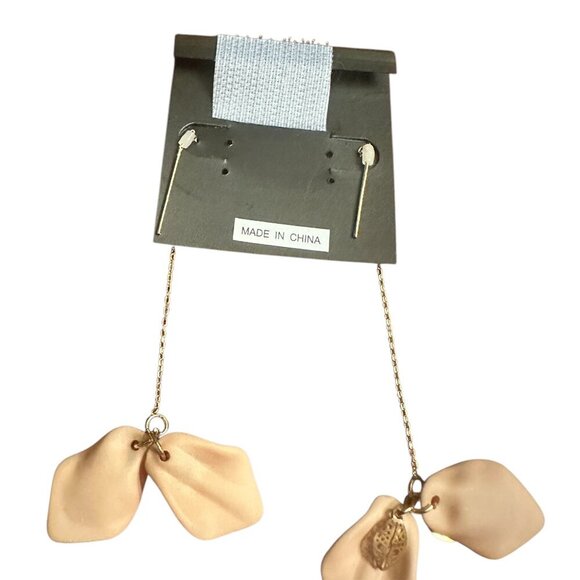 nOir Jewelry Peach Petal Chain Drop Earrings New with tags - Picture 4 of 5